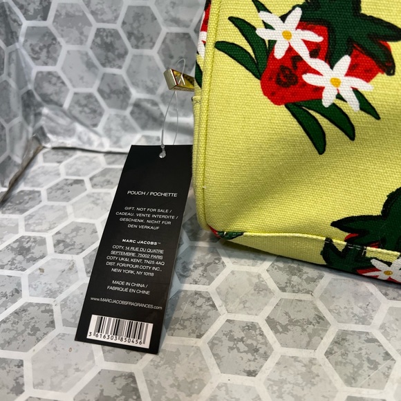 Marc Jacobs fragrance cosmetic bag new - Picture 4 of 4